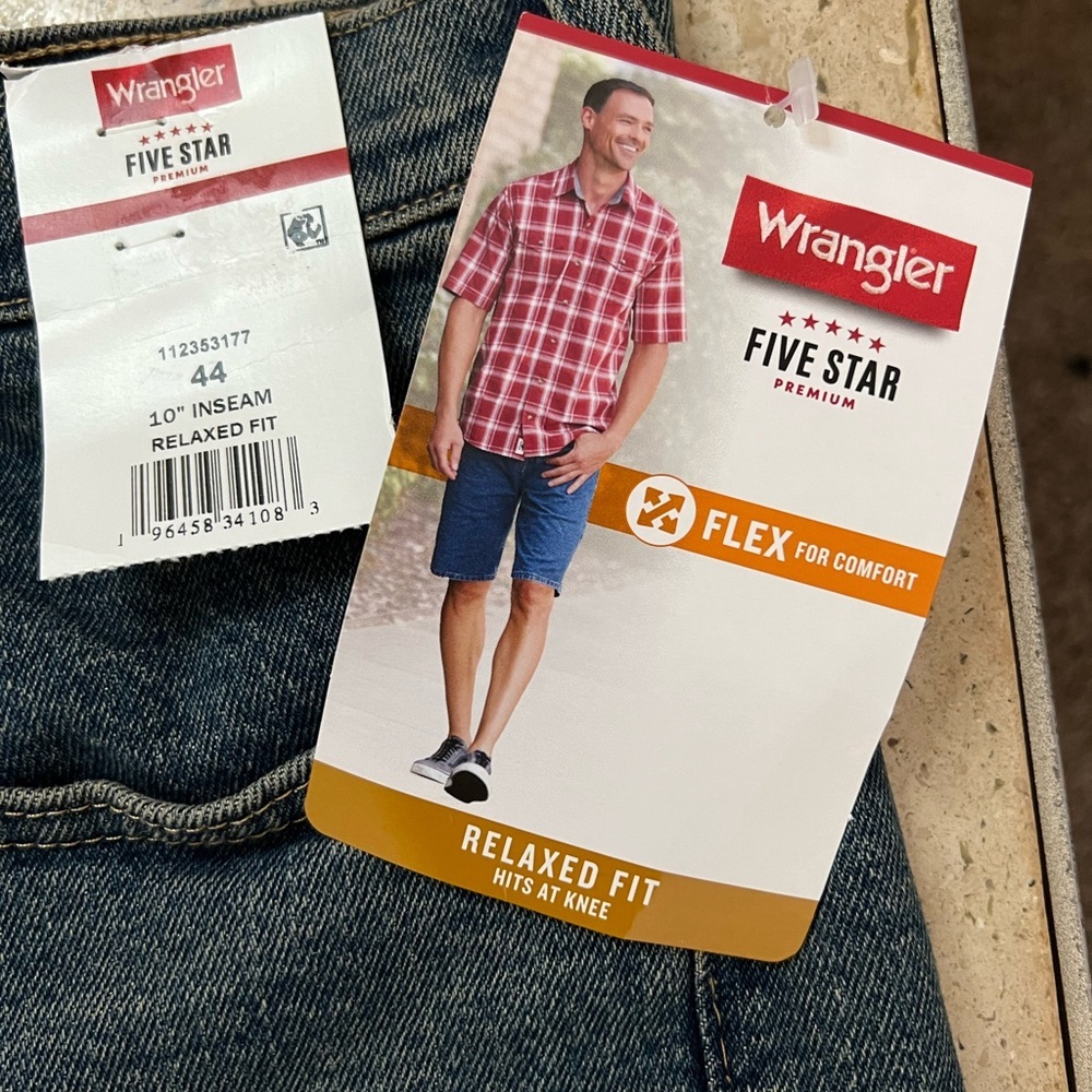 NWT Wrangler Five Star Relaxed Fit Denim Shorts Size 44 - Picture 3 of 5